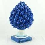 Pigna Blu con Base Decorata 20 CM